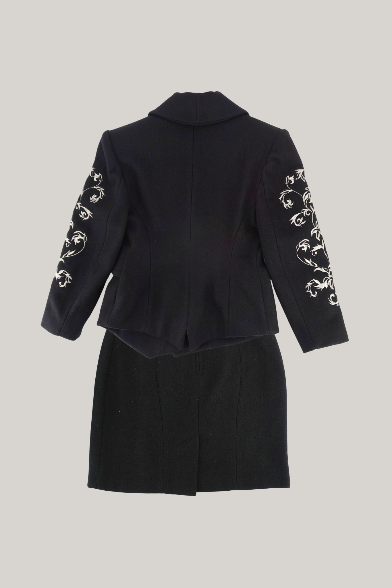 Parasuco Black Wool Silver Embroidered Jacket & Skirt Set (M)