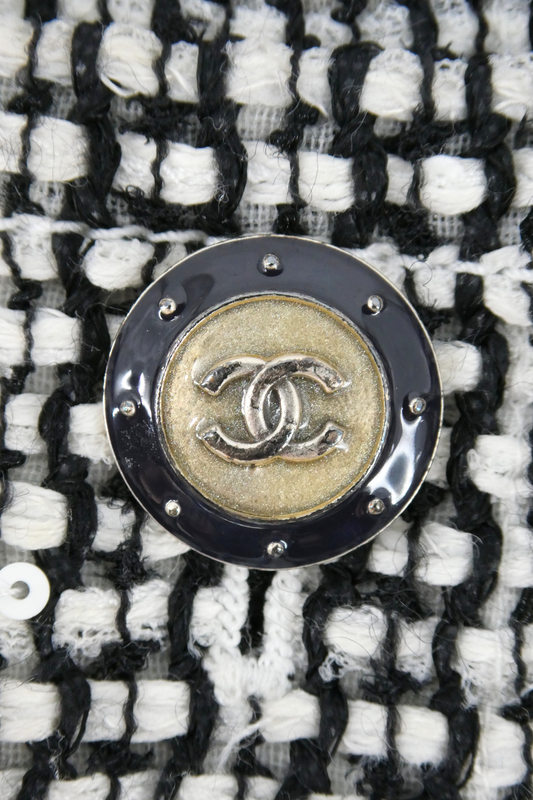 2014 Cruise Chanel Black & White Cropped Tweed Top (FR 34)