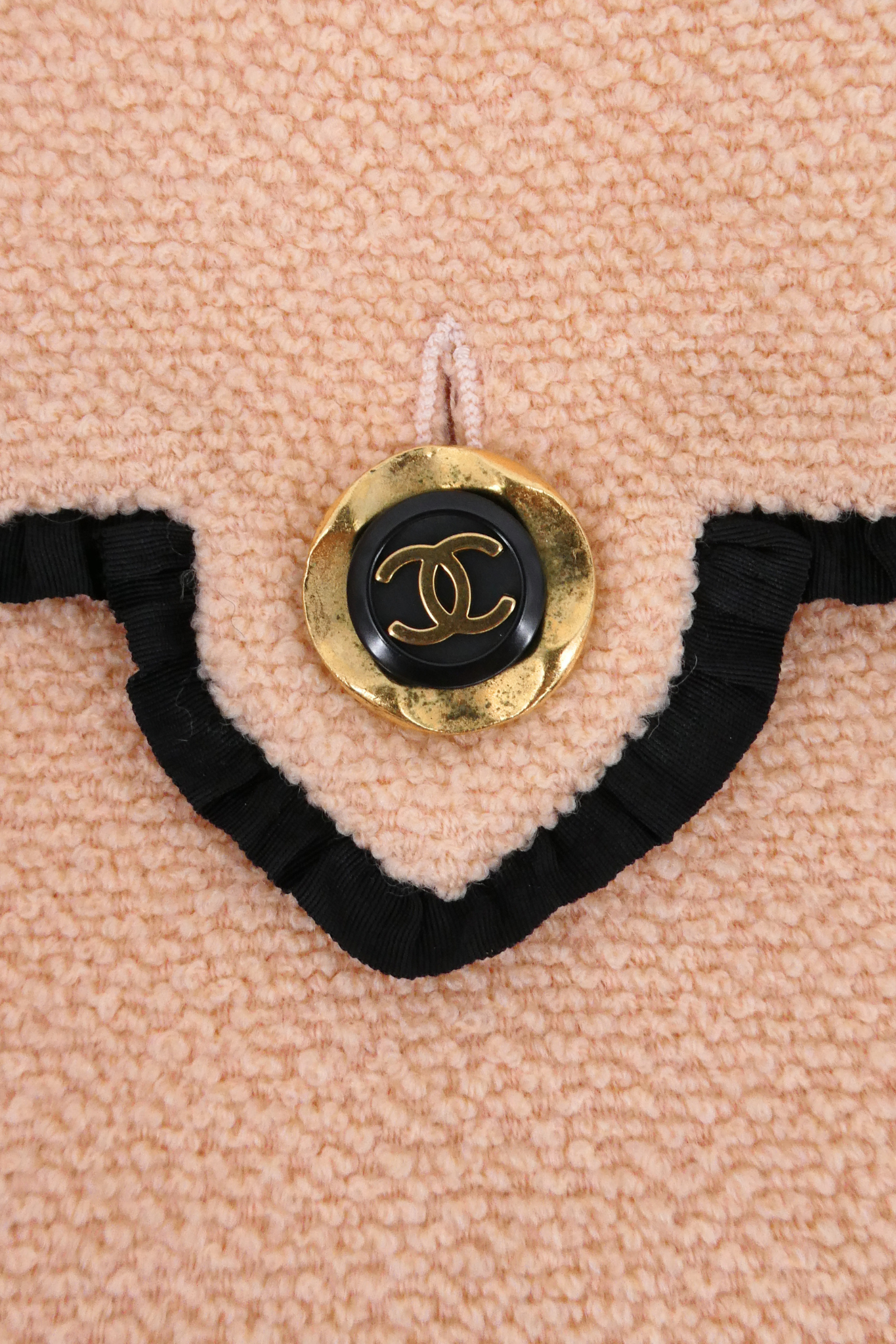 1994 Cruise Chanel Peach Pink Wool Bouclé Blazer (FR 38)