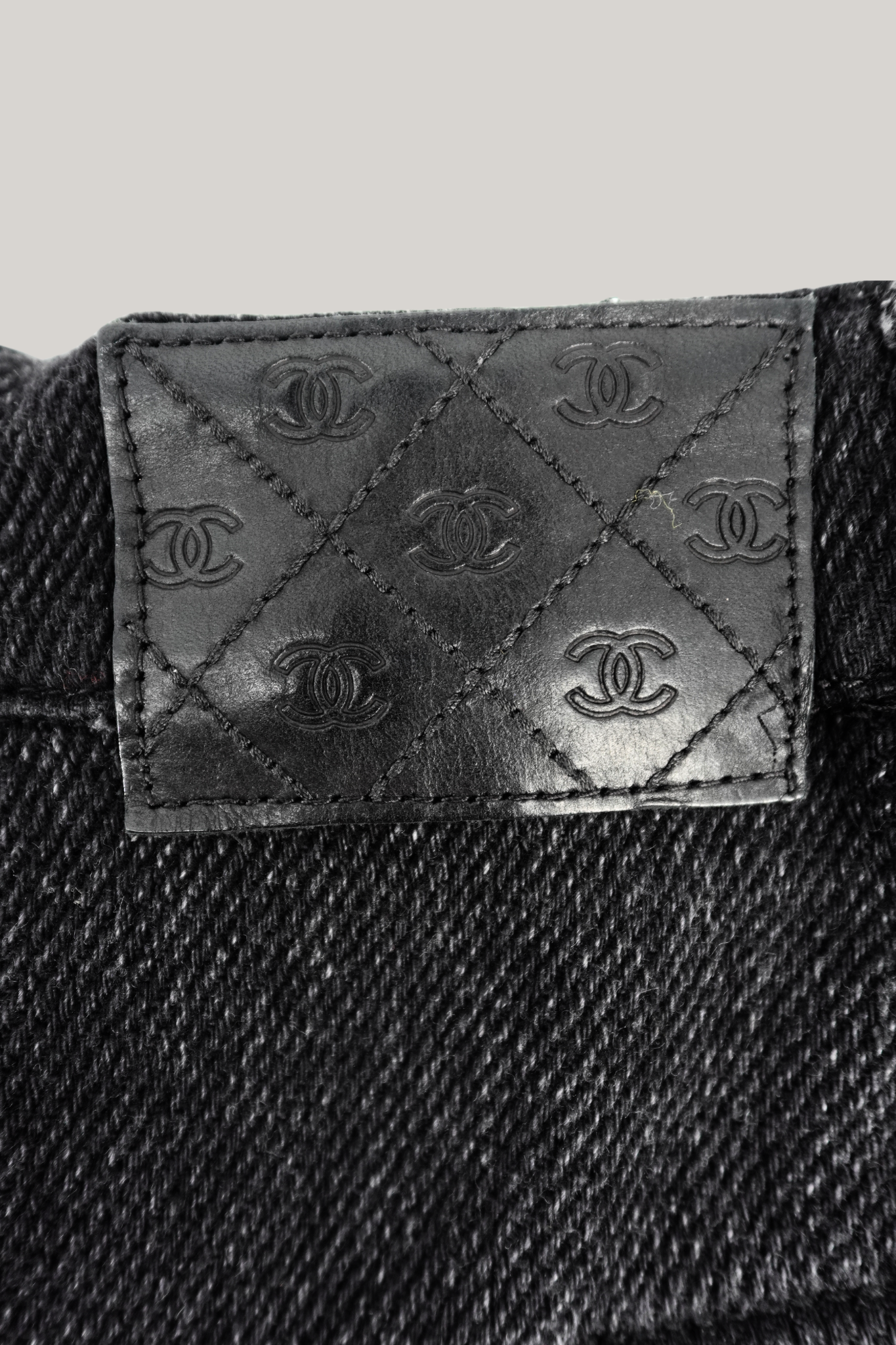 Chanel Black Denim Shorts With CC Chain Belt (FR 36)