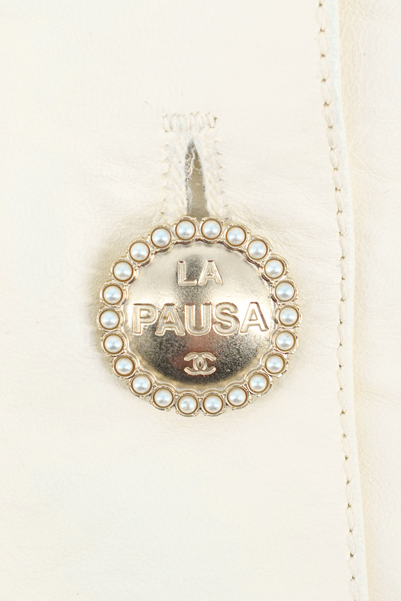 2019 Chanel LA PAUSA White Leather Top (FR 34)
