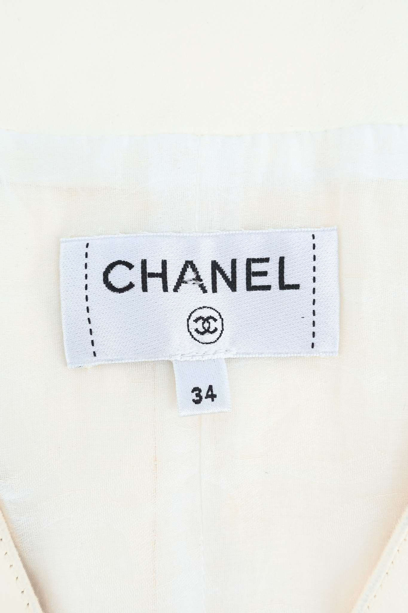 2019 Chanel LA PAUSA White Leather Top (FR 34)