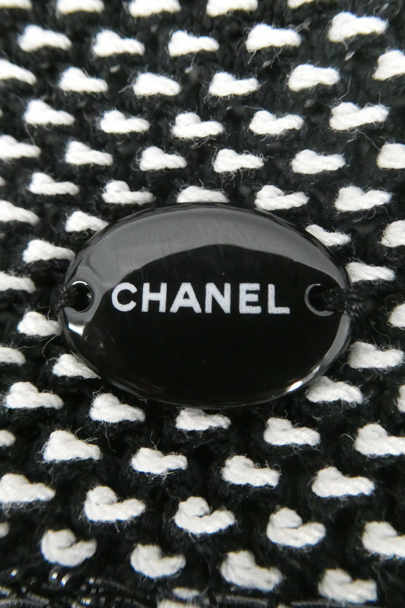 2013 Chanel Ivory Wool Short-Sleeve Top with Tartan Crest Badge (FR 36)