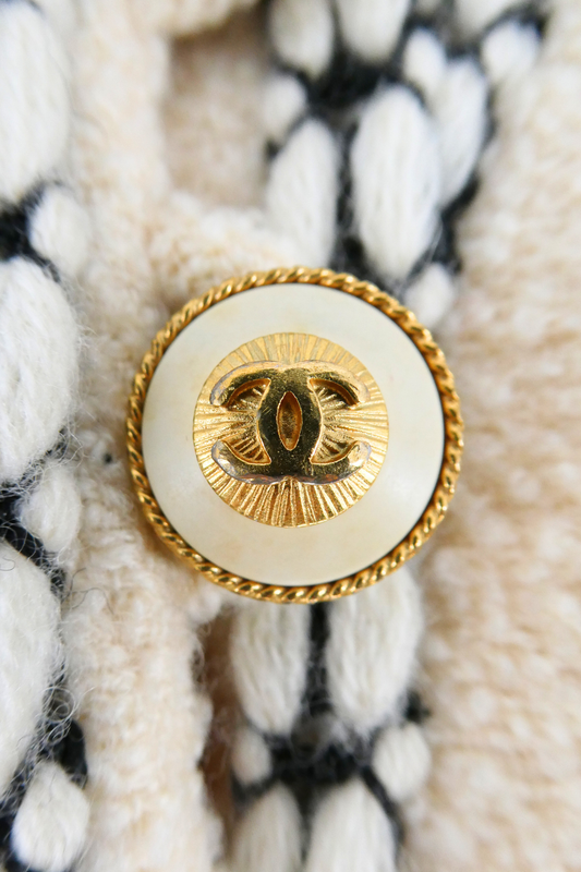 1993 Fall/Winter Chanel Vintage Cream Boucle Jacket