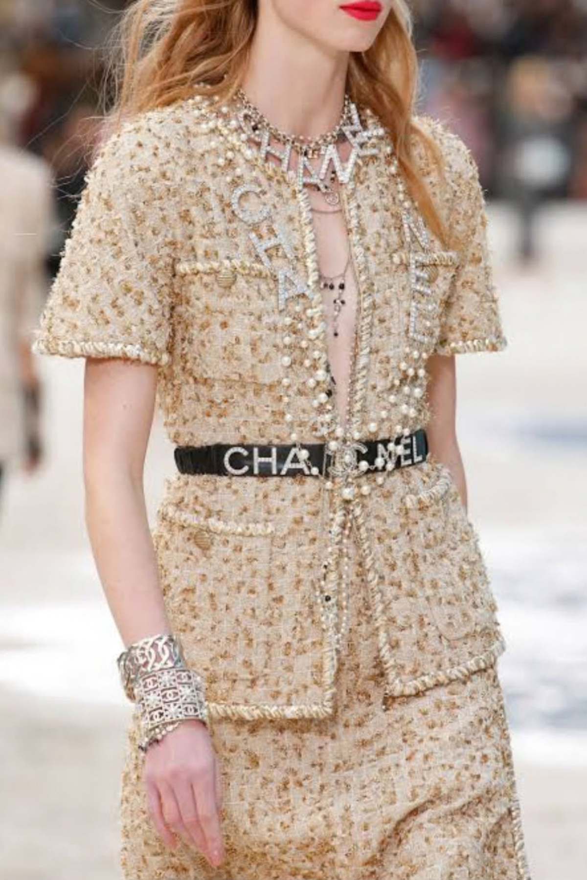 2019 Chanel Gold Short Sleeve Tweed Jacket (FR 34)