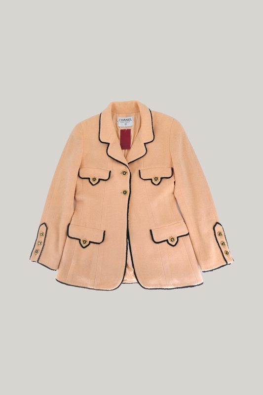 1994 Cruise Chanel Peach Pink Wool Bouclé Blazer (FR 38)