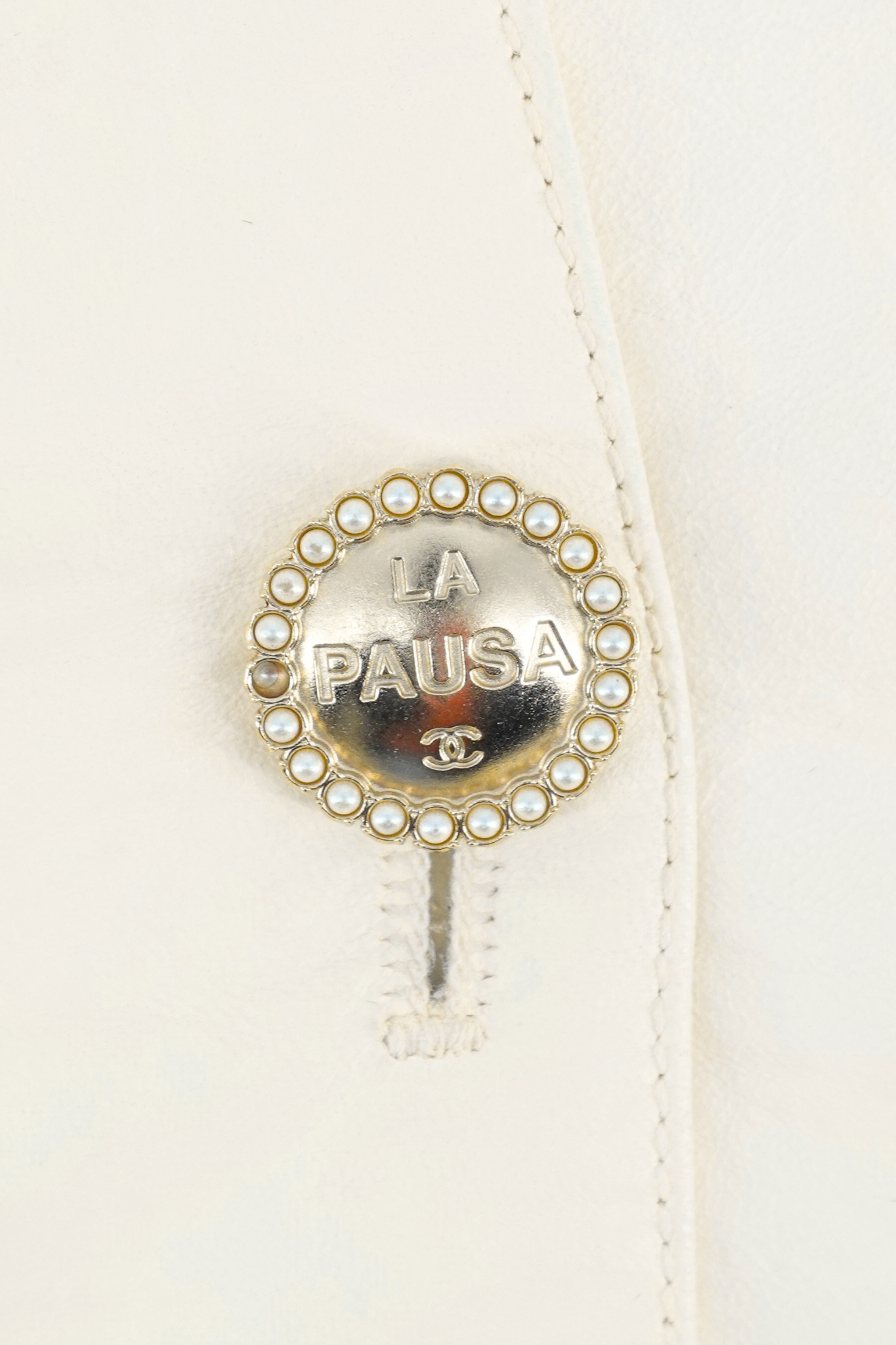 2019 Chanel LA PAUSA White Leather Top (FR 34)